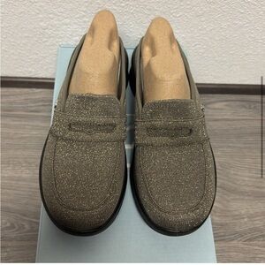Bzees shimmery Georgia Slip On